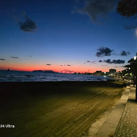 Luxury Two Bedrooms And Two Balcony Beachfront