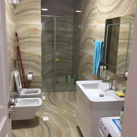 Luxury Two Bedrooms And Two Balcony Beachfront Apartament Wlora