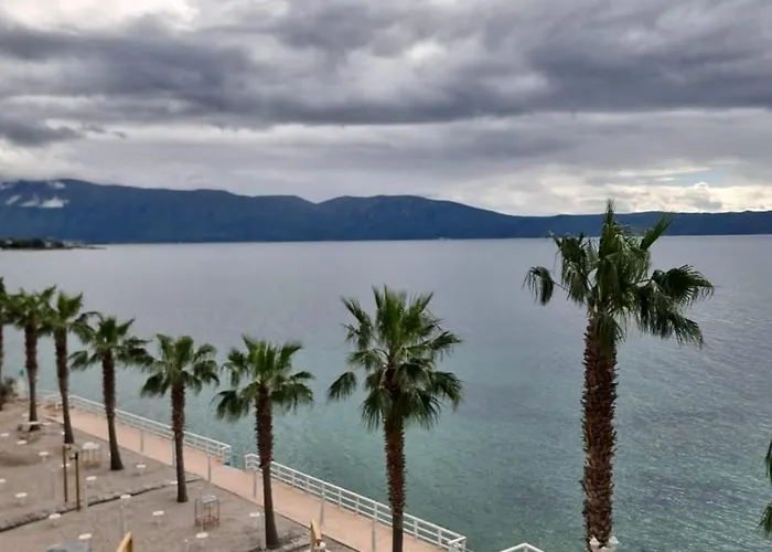 Apartament Luxury Two Bedrooms And Two Balcony Beachfront Wlora